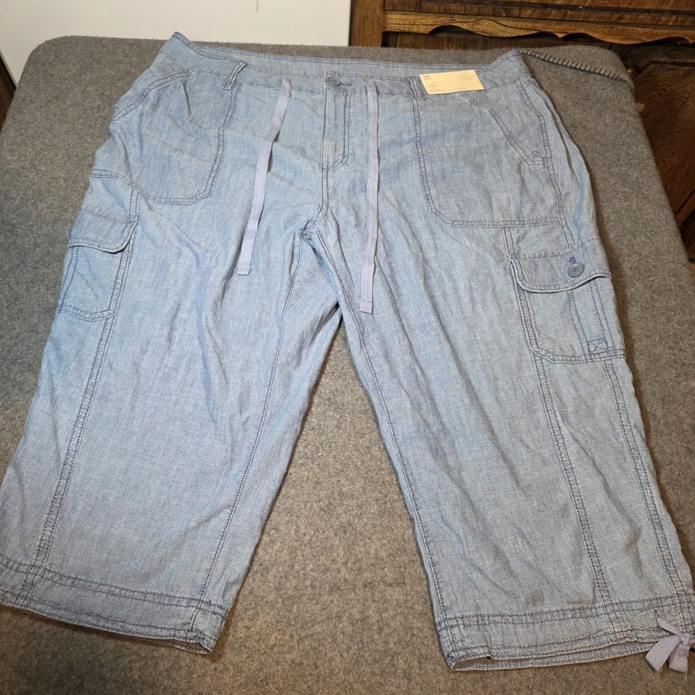 St. John's Bay women's denim capris in size 18W New Sku:g2